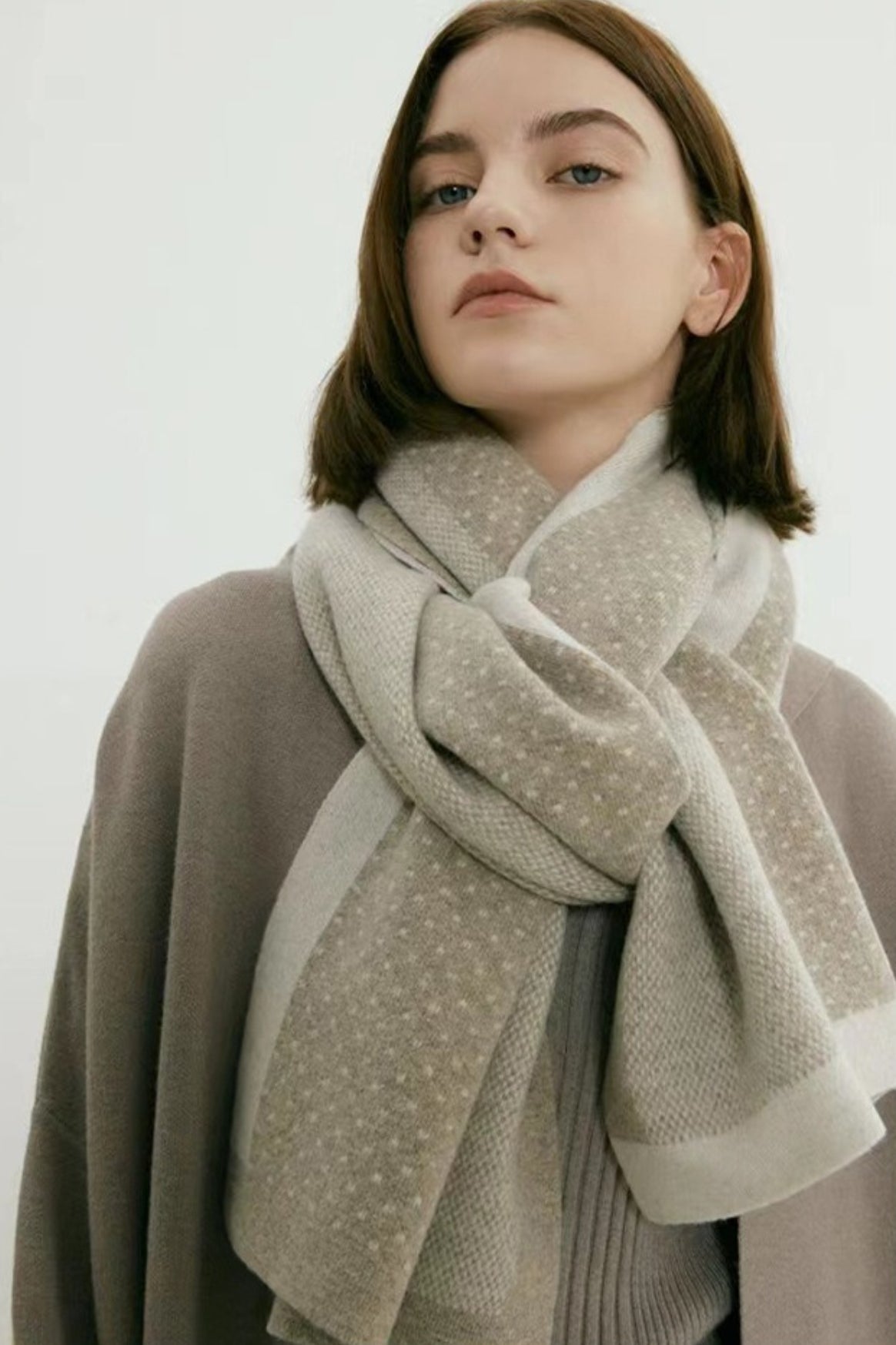 Polka Dot Two-Tone Jacquard Knitted Scarf