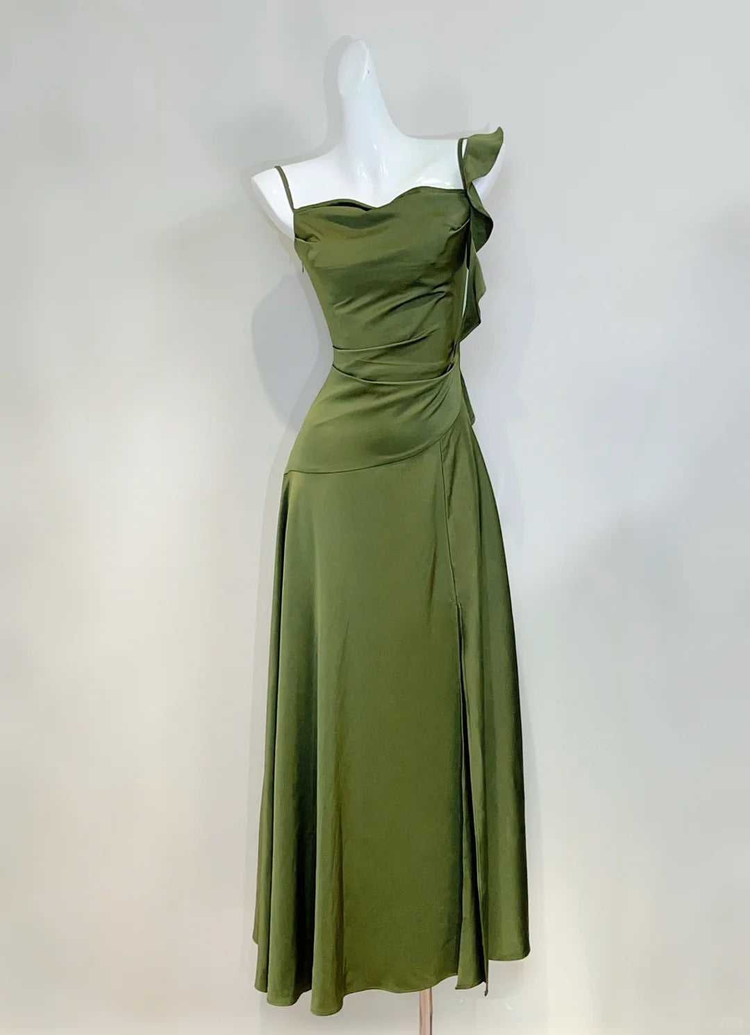 Elegant Olive Green Slim Fit Ruffled Satin Prom Dress Evening Dress P4076