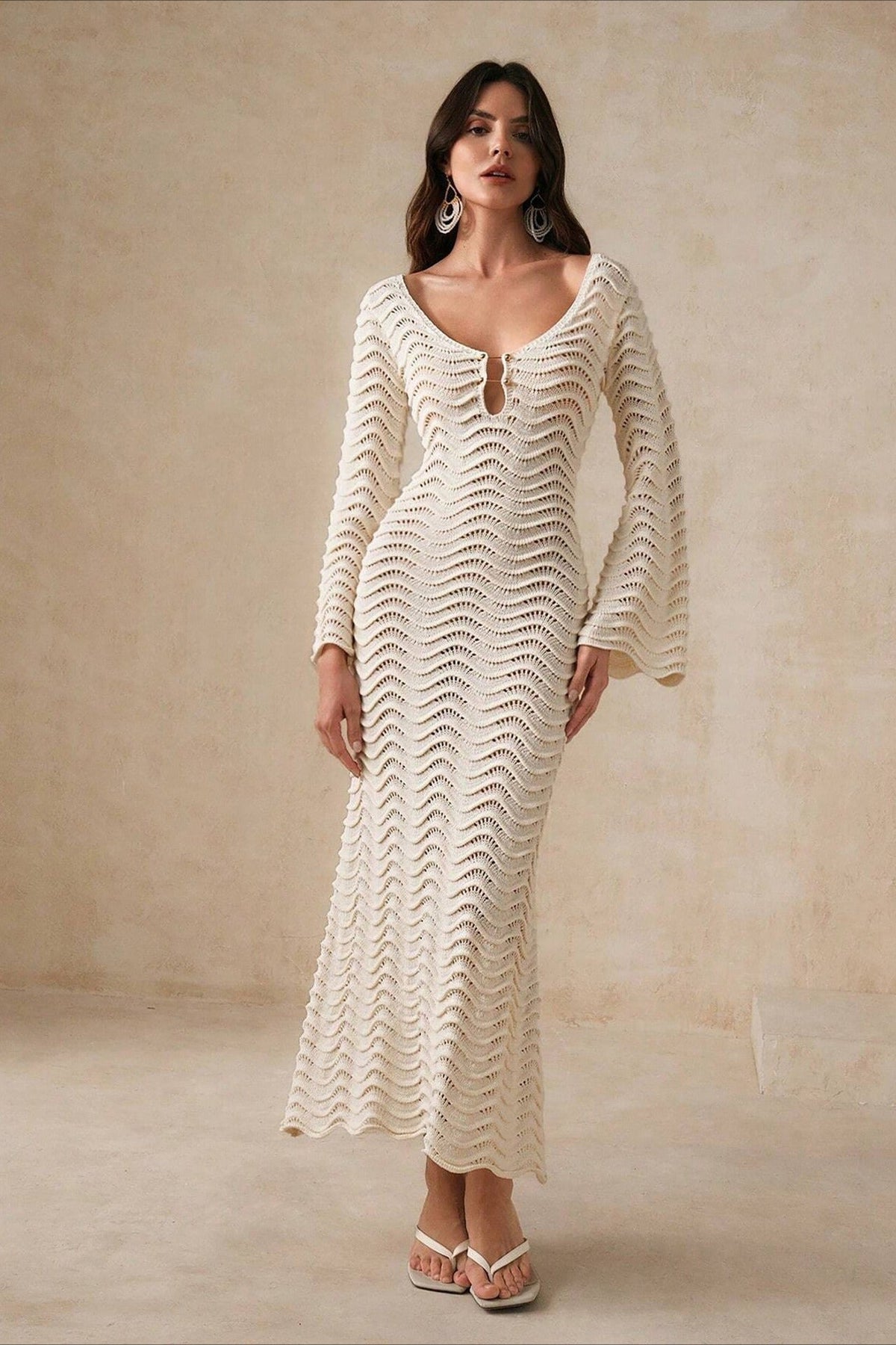 Scalloped Wave Knit Scoop-Neck Long Sleeve Keyhole Dress