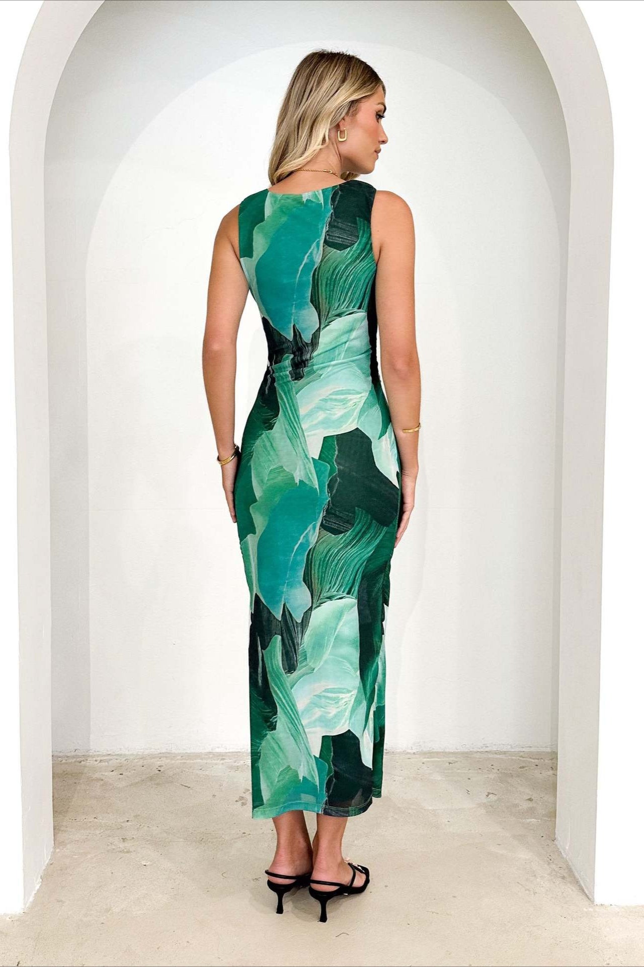 Elegant Floral Print Waist Slimming Maxi Dress