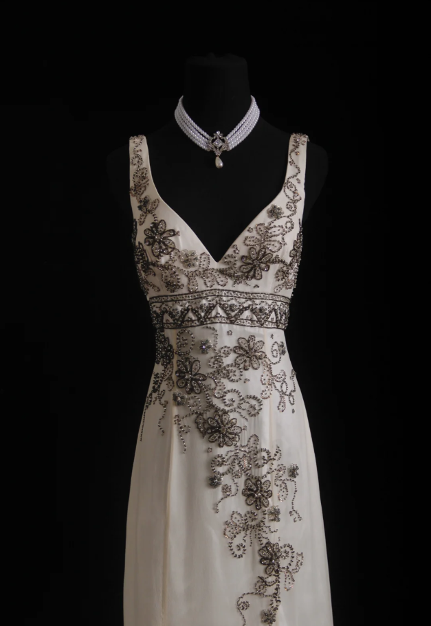 Elegant V Neck Off-white Chiffon Beaded Mermaid Party Dress Long Evening Gown D1665