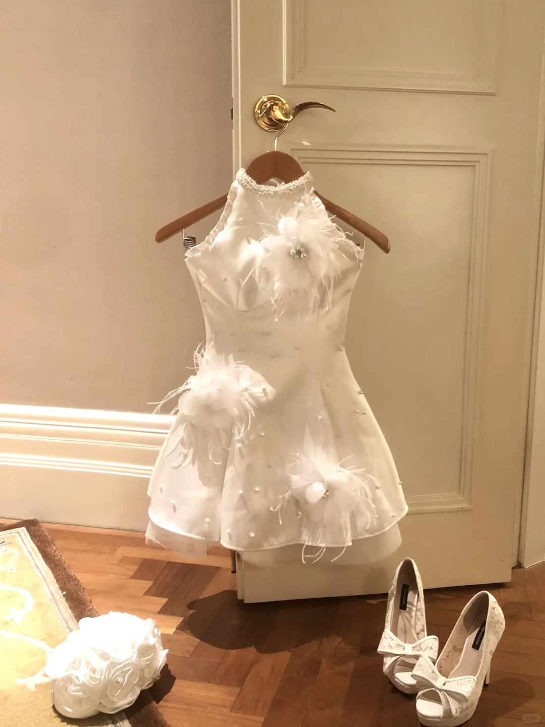 Cute White Sleeveless Satin Beaded Short Homecoming Dress Formal 20th Birthday Outfits D406