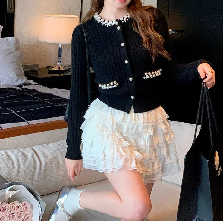 Pearls Button O-Neck Cardigan Black / One Size