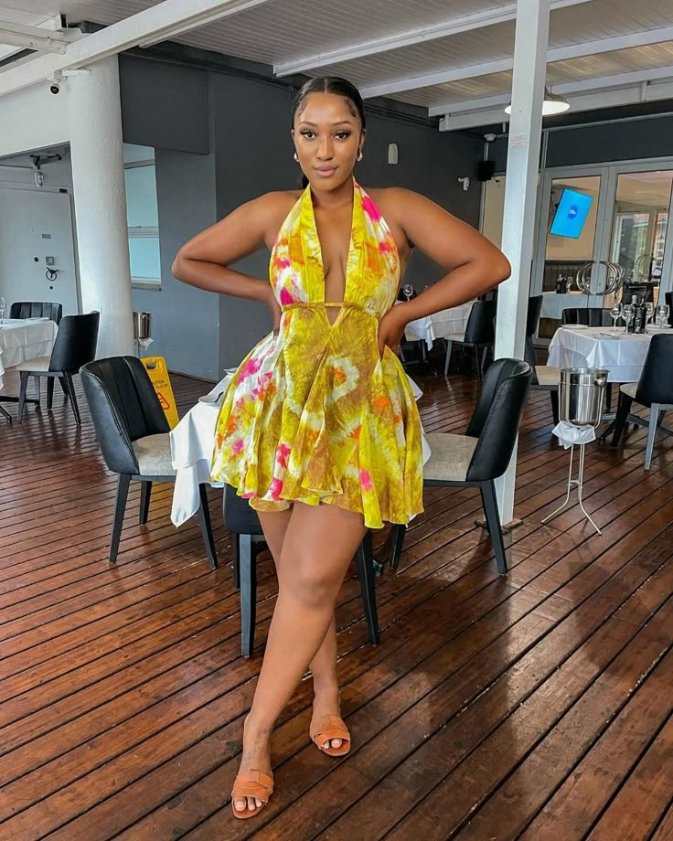 Sexy Halterneck Deep V-Neck Yellow Backless Mini Cocktail Dress Short Homecoming Dress D360