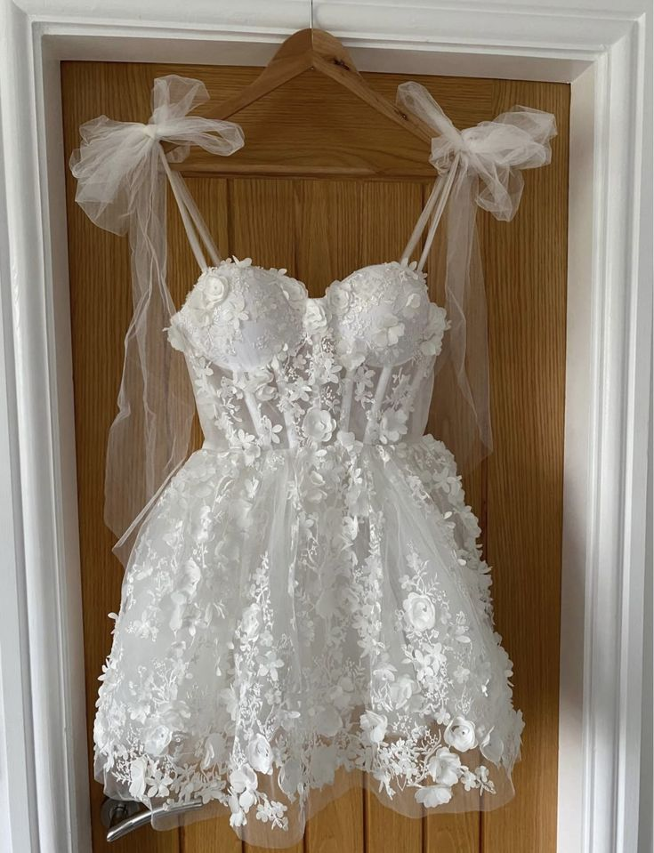 Pretty Sweetheart Neck White Lace Appliques Short 15th Birthday Outfits Formal Homecoming Dress D200