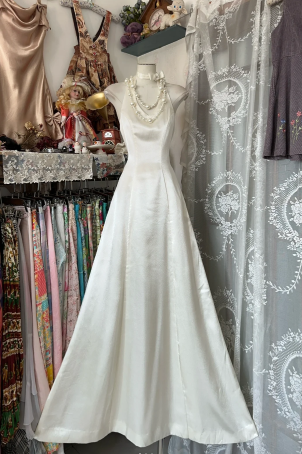 Classy Off-white Halter V Neck Satin Mermaid Long Wedding Guest Dress Party Gown D1671