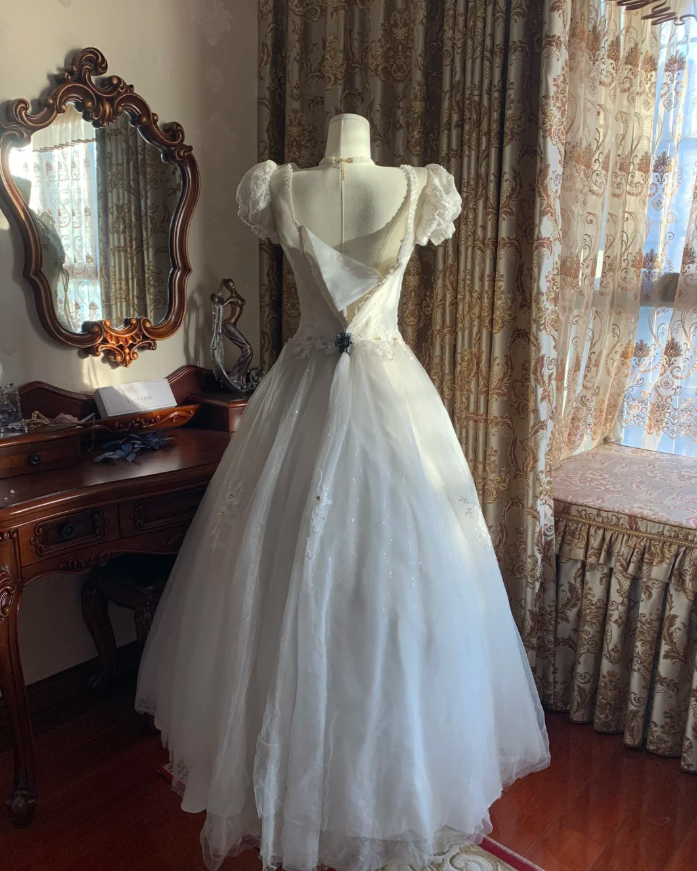 Classy White Ball Gown Tulle Lace Beaded Long Wedding Dress Formal Bridal Dress D1719