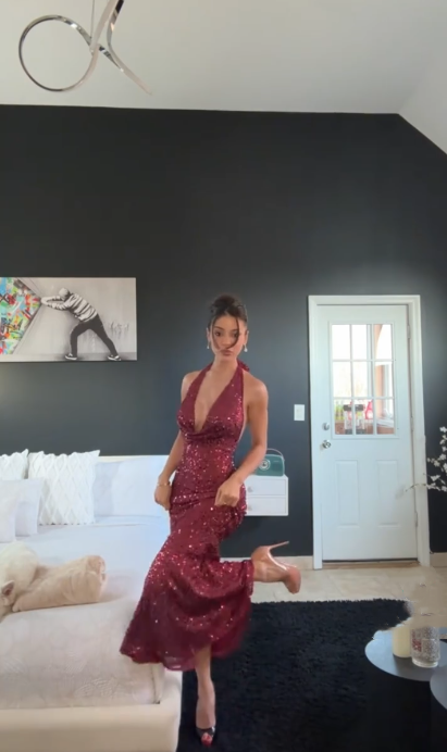 Elegant Burgundy Halter V Neck Sequin Mermaid Long Party Dress Evening Dress D1587