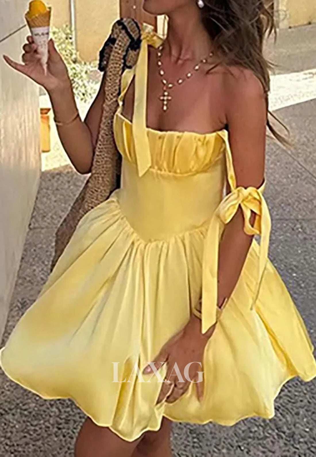 Bateau-Neck Bows-Straps Sleeveless Pleated Satin A-Line Party Homecoming Dress