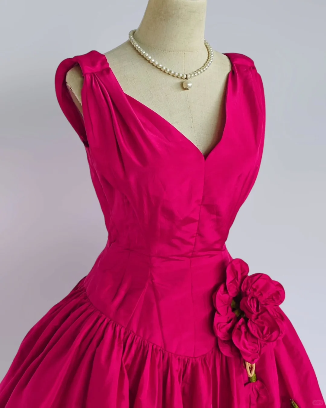 Vintage Hot Pink Satin A Line Graduation Homecoming Dress V Neck Short Party Dress With Flowers S581