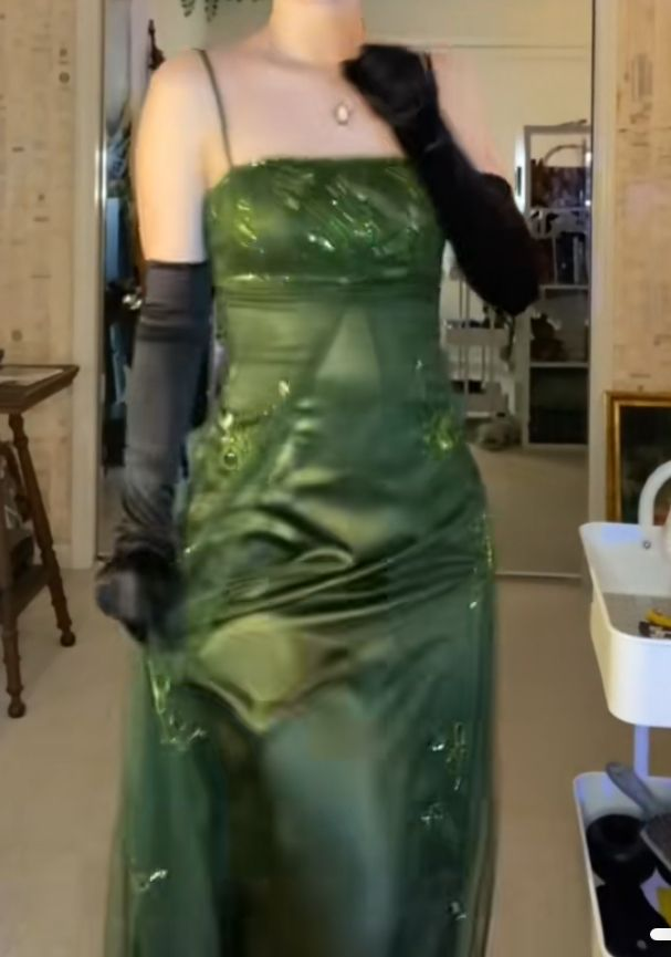 Charming Green Spaghetti Straps Satin Sequin Beaded Mermaid Prom Dresses Long Birthday Party Dress D1526