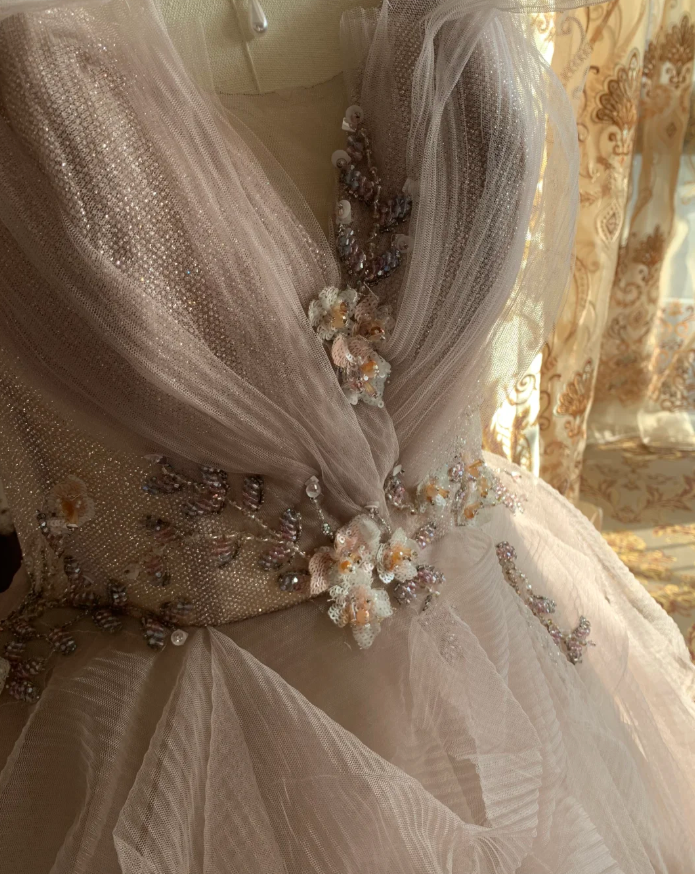 Charming Spaghetti Straps Light Pink V Neck Tulle Beaded Ball Gown Formal Long Birthday Party Dress D1774