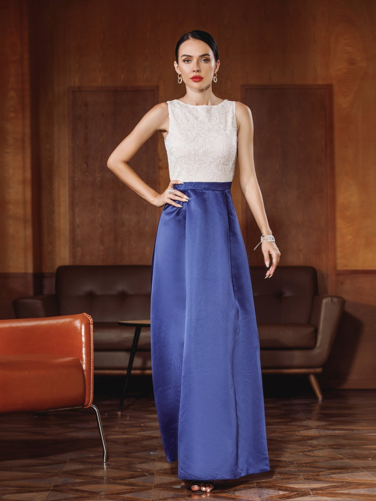 Sleeveless High Neck Lace Bodice Gathered Waist A-Line Maxi Gown - View 4