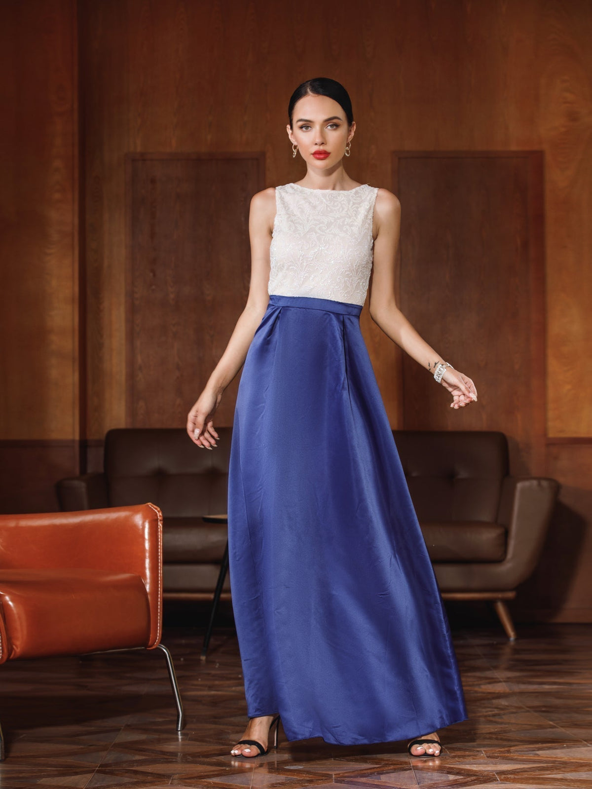 Sleeveless High Neck Lace Bodice Gathered Waist A-Line Maxi Gown - View 3