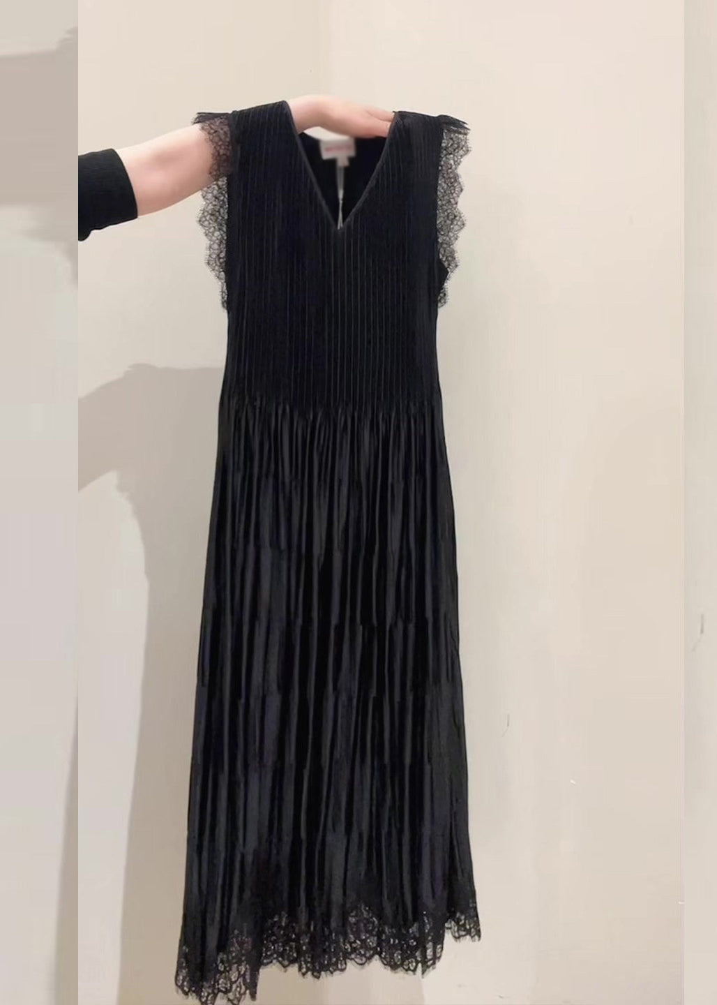 Pleated V-Neck Sleeveless Lace Trim Drop Waist Maxi Dress - View 2