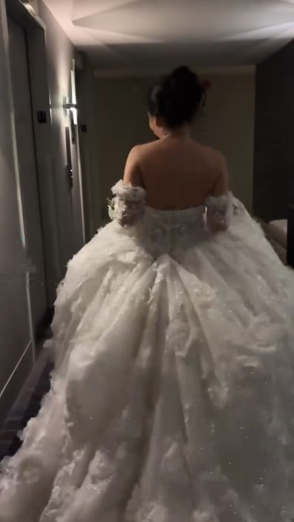 Classy Off The Shoulder Tulle Sequin Appliques White Bridal Dress Formal Wedding Dress D1050