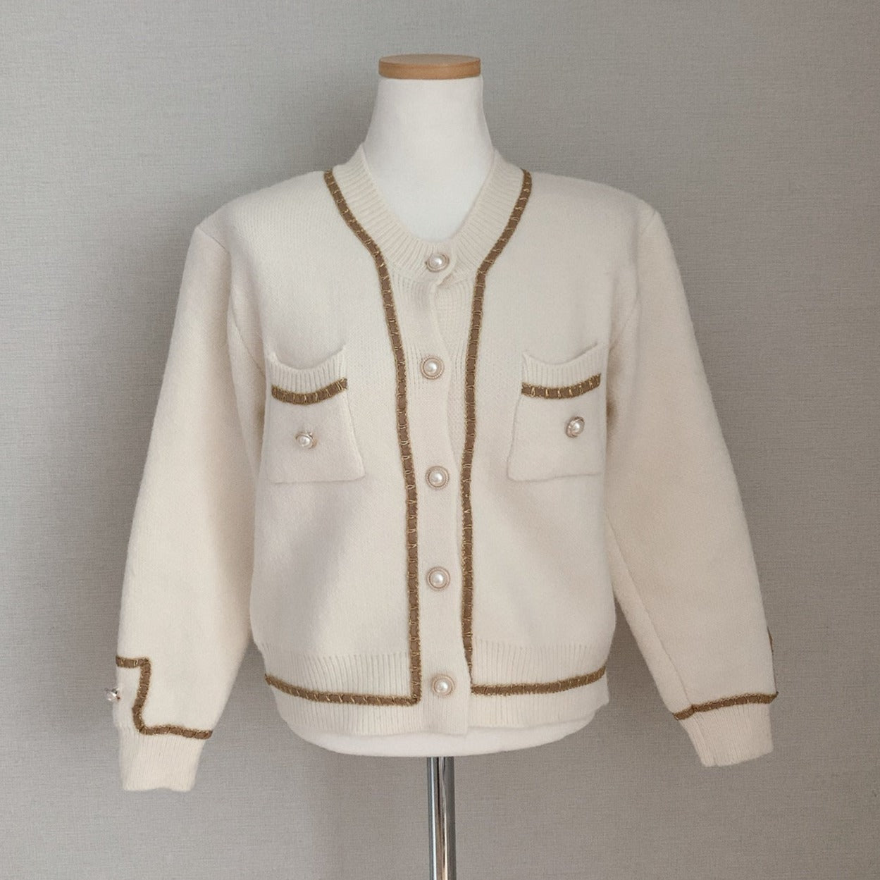 Chic Pearl Button Cardigan for Effortless Sophistication