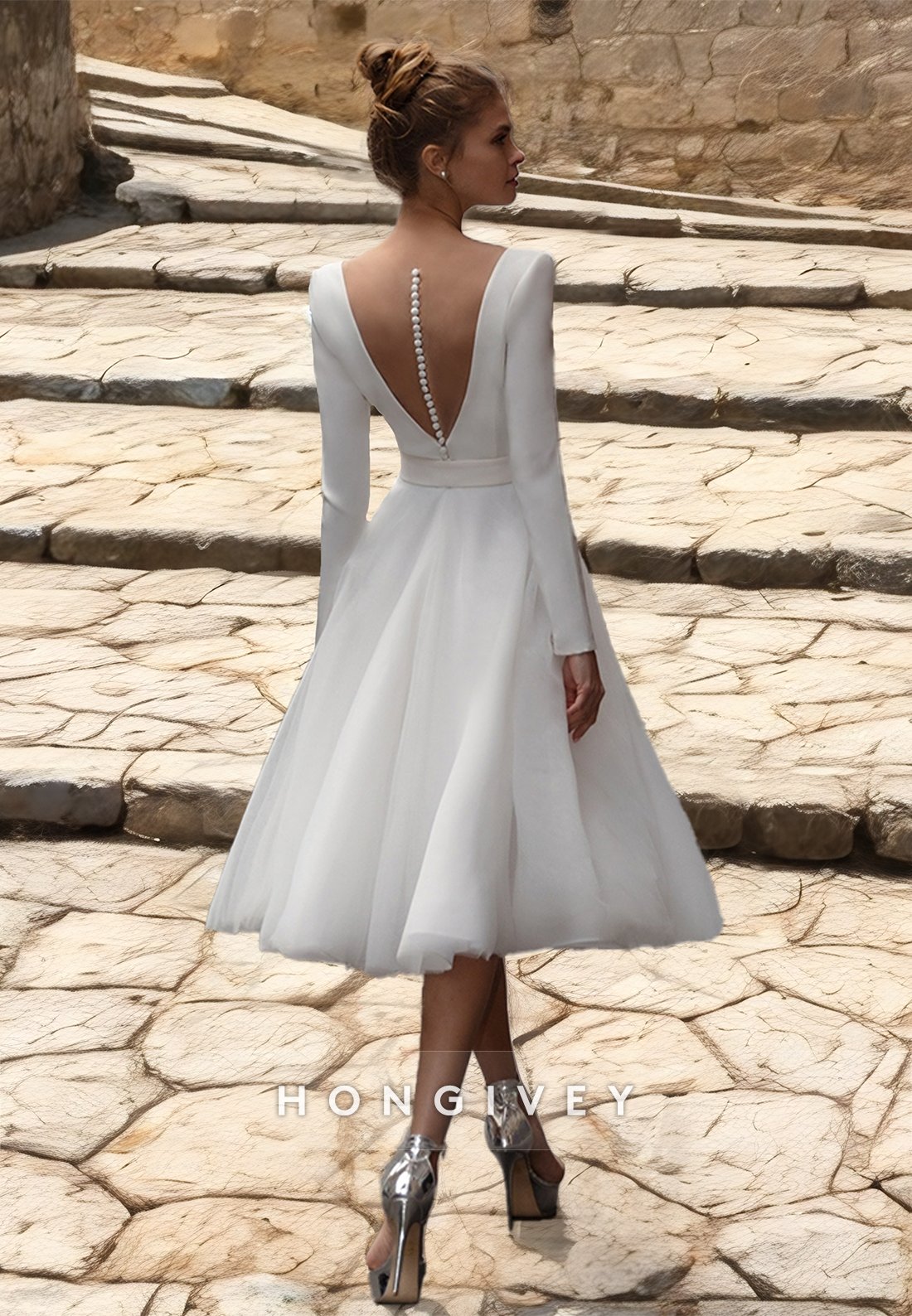 Short A-Line Beach Wedding Dress Belt Long Sleeves V-Neck Knee Bridal Dresses