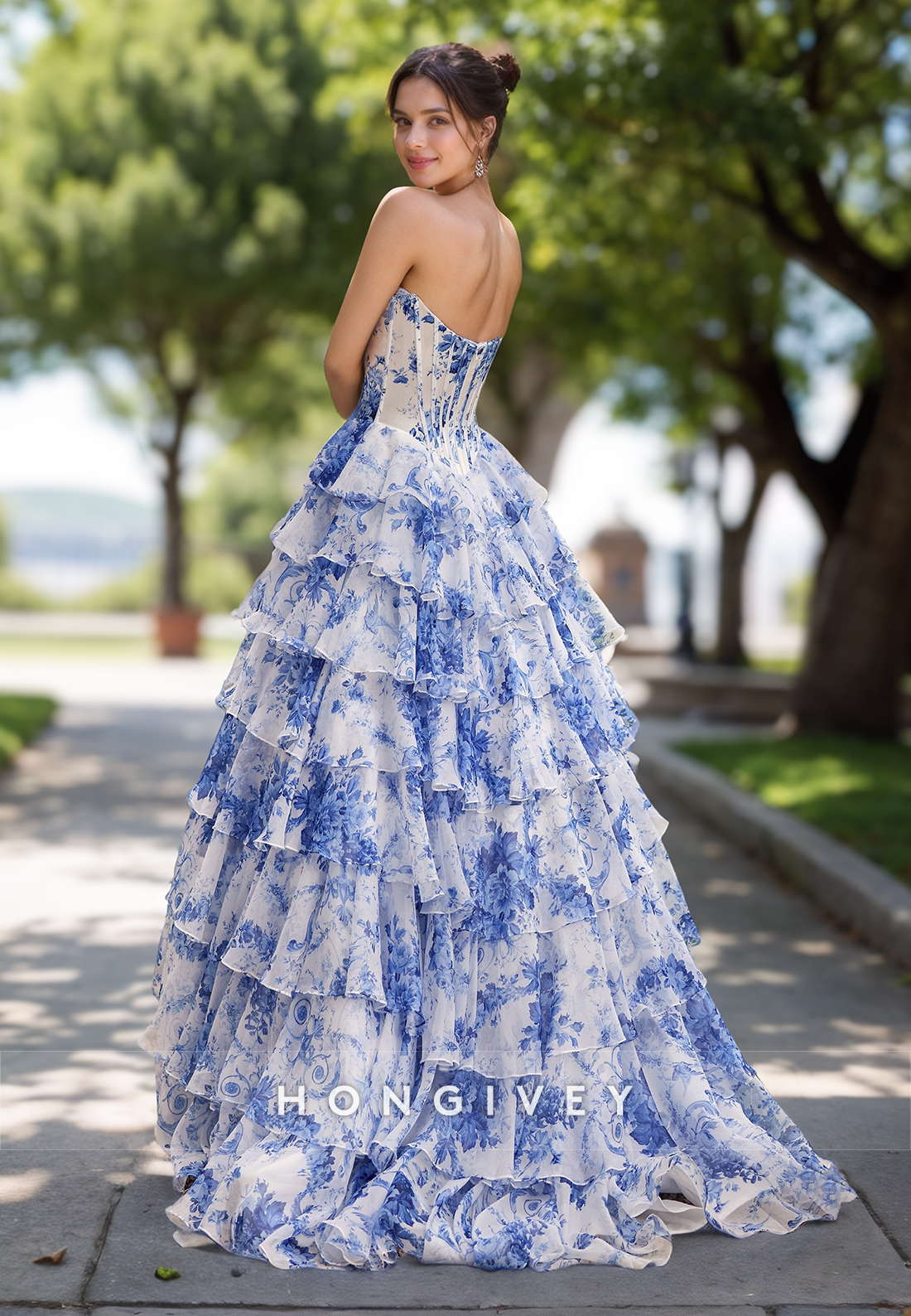 Special Tiered Quinceanera Dresses Side Slit A-Line Tulle Prom Gown