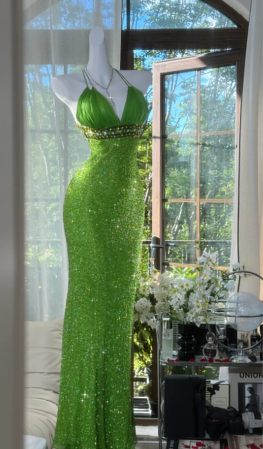 Sparkly Green Halter V Neck Sequin Beaded Mermaid Prom Dress Backless Long Evening Gown D943