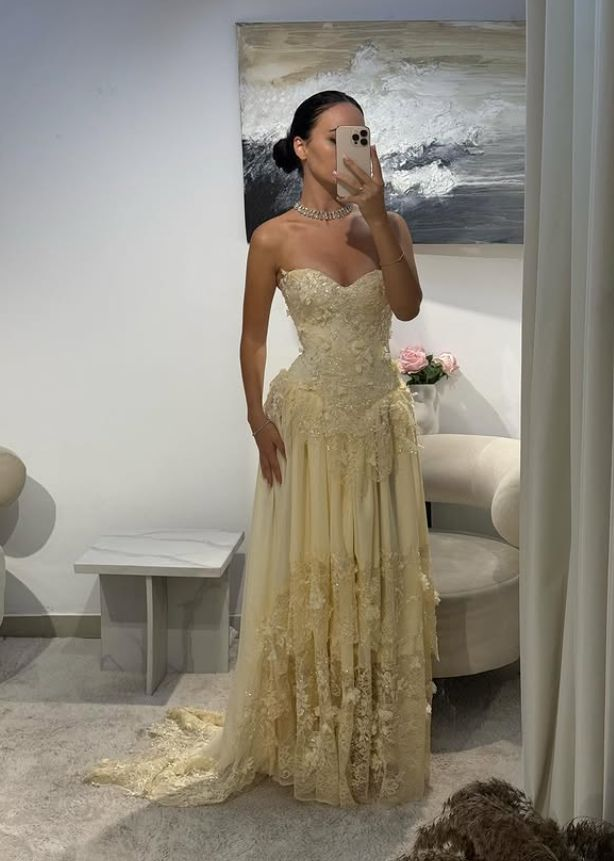 Pretty Strapless Yellow A Line Chiffon Lace Appliques Long Prom Dress Wedding Guest Dress D823