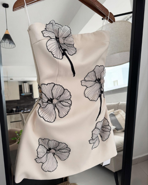 Pretty Strapless White Satin Lace Flowers Short Prom Dress Formal Birthday Outfits Homecoming Dress D337