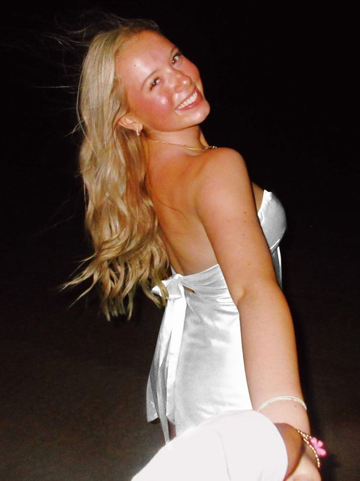 Simple Sweetheart Neck White Satin Short Birthday Outfits Formal 7th Grade Homecoming Dress D293