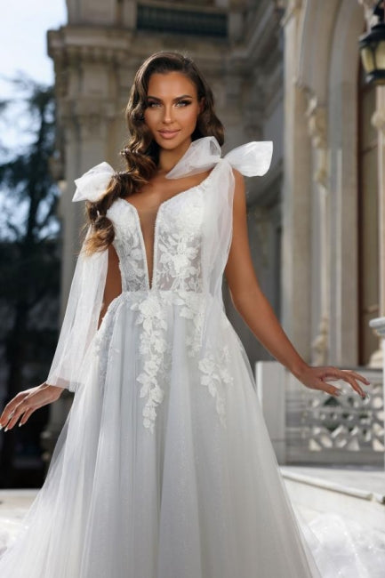 Charming Mermaid Ball Gown Chiffon V-Neck Wedding Dress with Appliques - Fashionpara