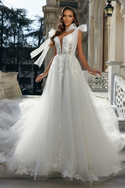 Charming Mermaid Ball Gown Chiffon V-Neck Wedding Dress with Appliques - Fashionpara