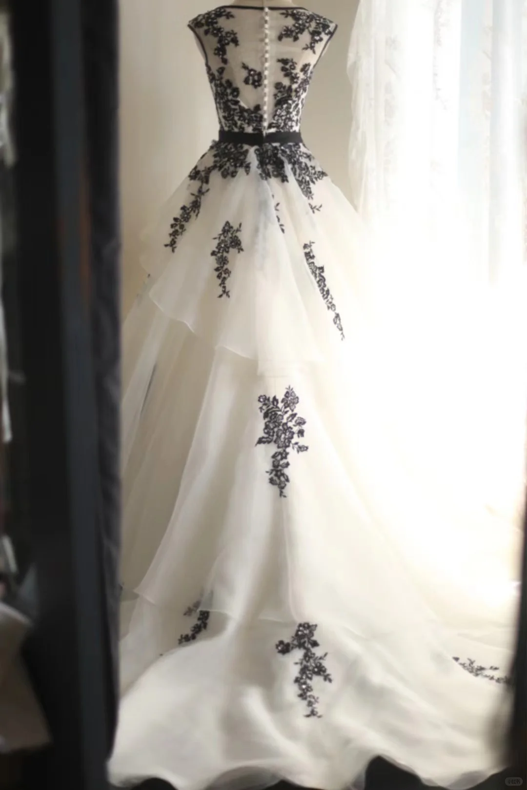 Vintage Black White Tulle Appliques Formal Wedding Dress Long Party Dress S536
