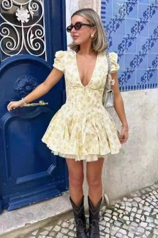 Short-Sleeved V-Neck Pleated Dress 2