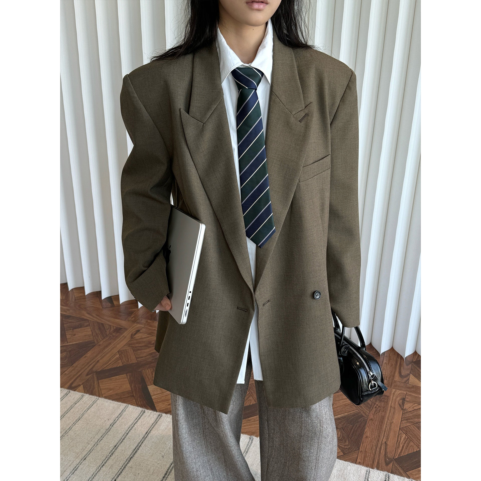 Structured Wide Shoulder Blazer