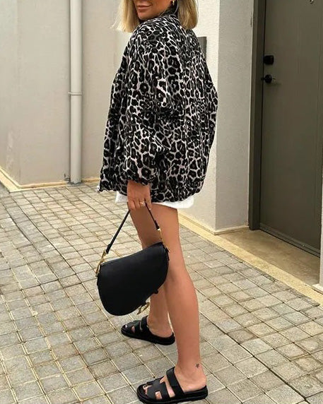 Chic Leopard Print Cropped Zip-Up Jacket for Stylish Layers