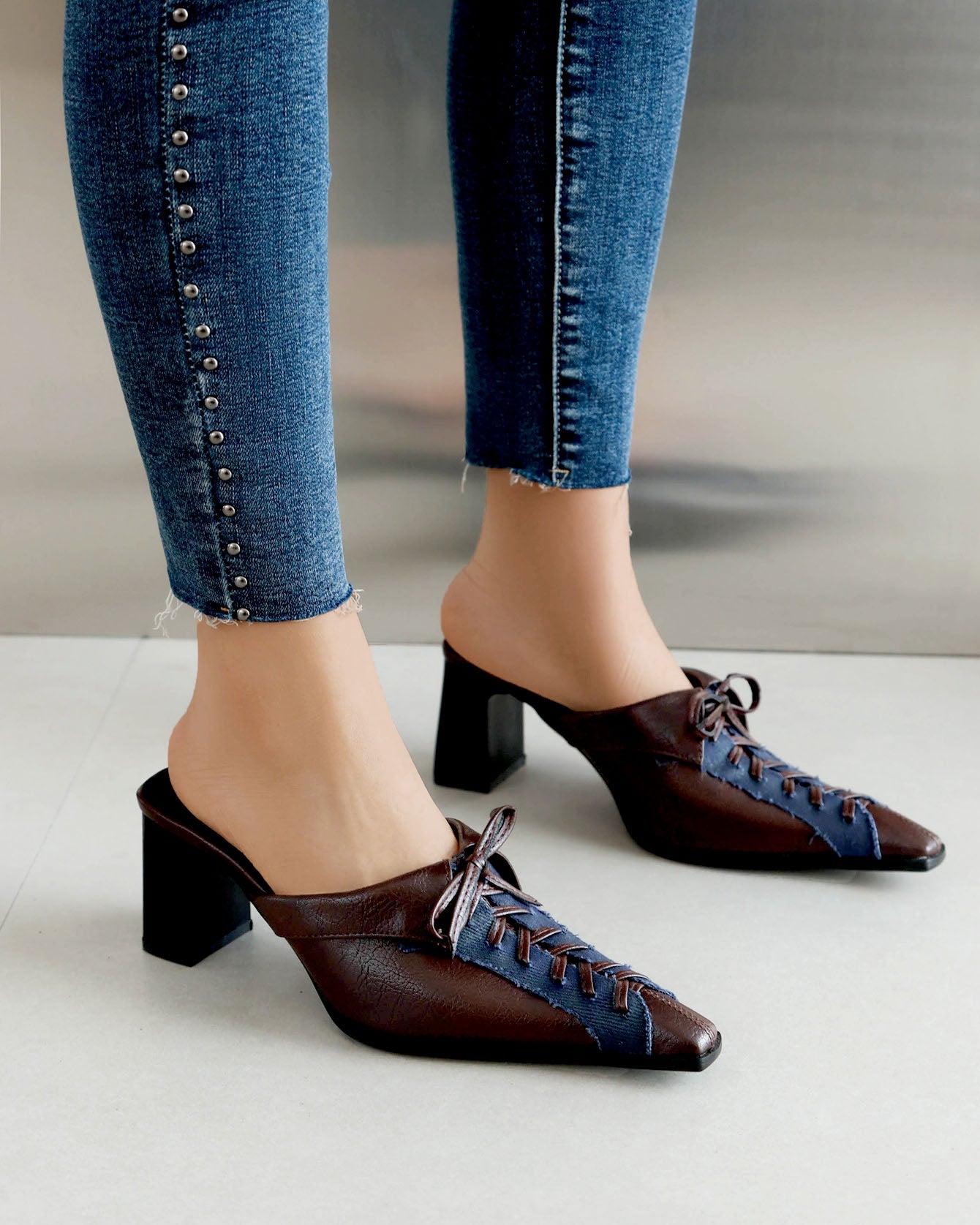 Square high heel pointed toe lace-up stitching mules