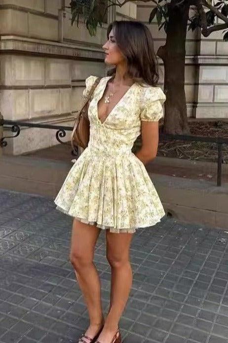 Short-Sleeved V-Neck Pleated Dress 3