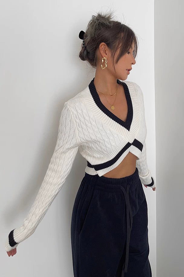 Contrast Cable Knit Crop Sweater for Effortless Style