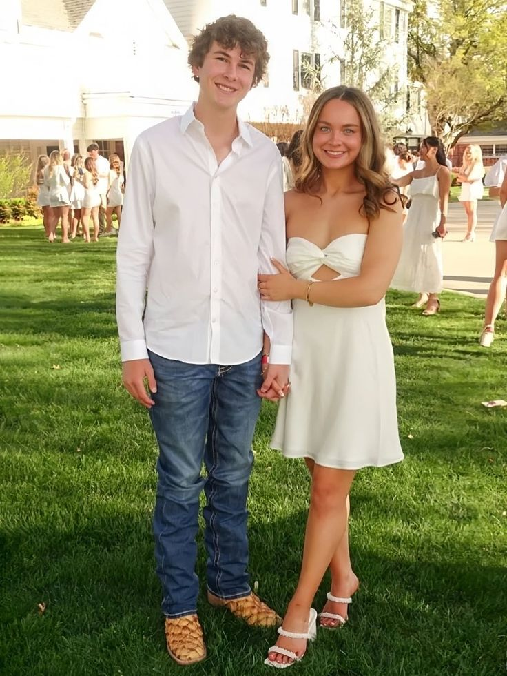 Simple Sweetheart Neck White Satin Short Birthday Outfits Formal 7th Grade Homecoming Dress D293