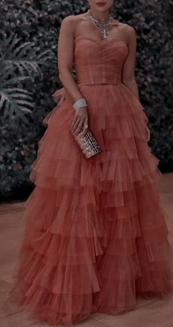 Ball Gown Tiered Prom Dresses Sweetheart Neckline Formal Dress