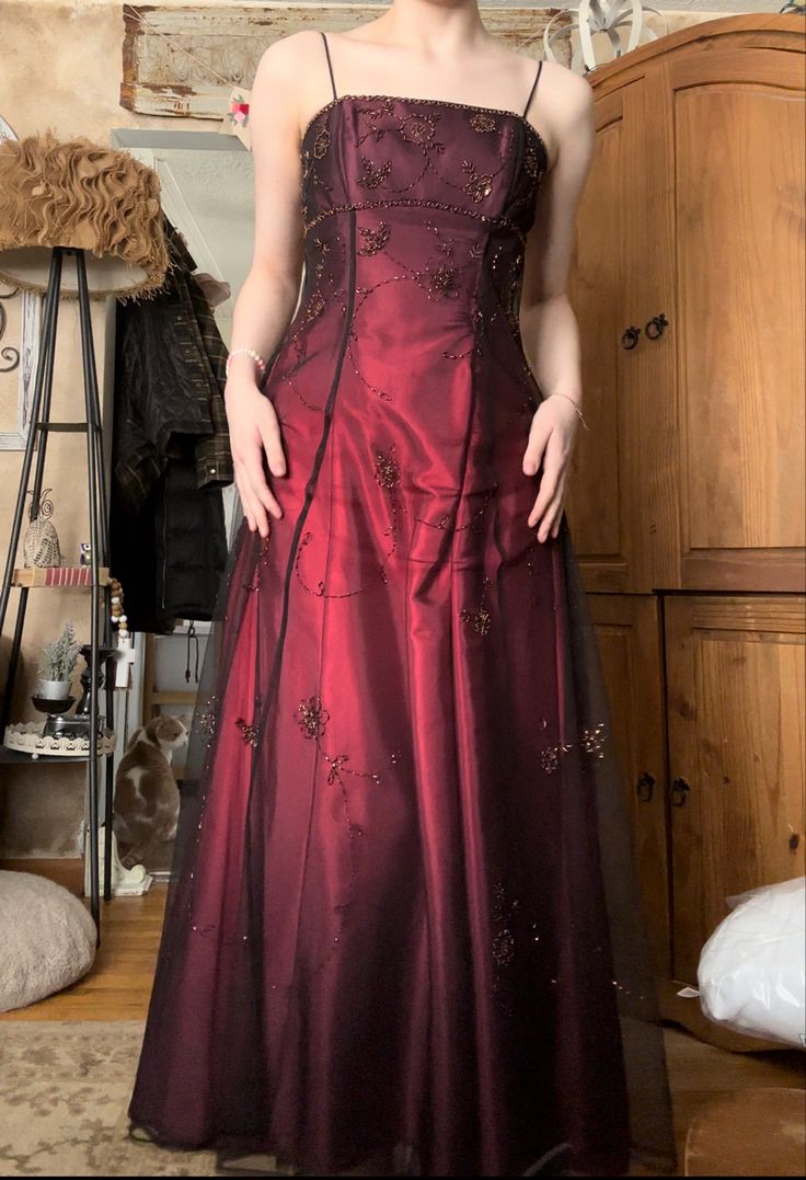 Chic A line Spaghetti Straps Burgundy Sleeveless Evening Dress Tulle Long Prom Dresses