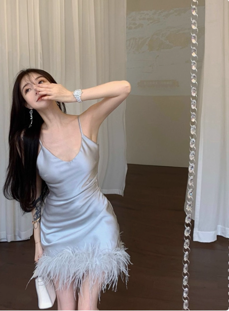 Sweet Strapless V-Neck Satin Feather 17th Birthday Homecoming Dress P3918