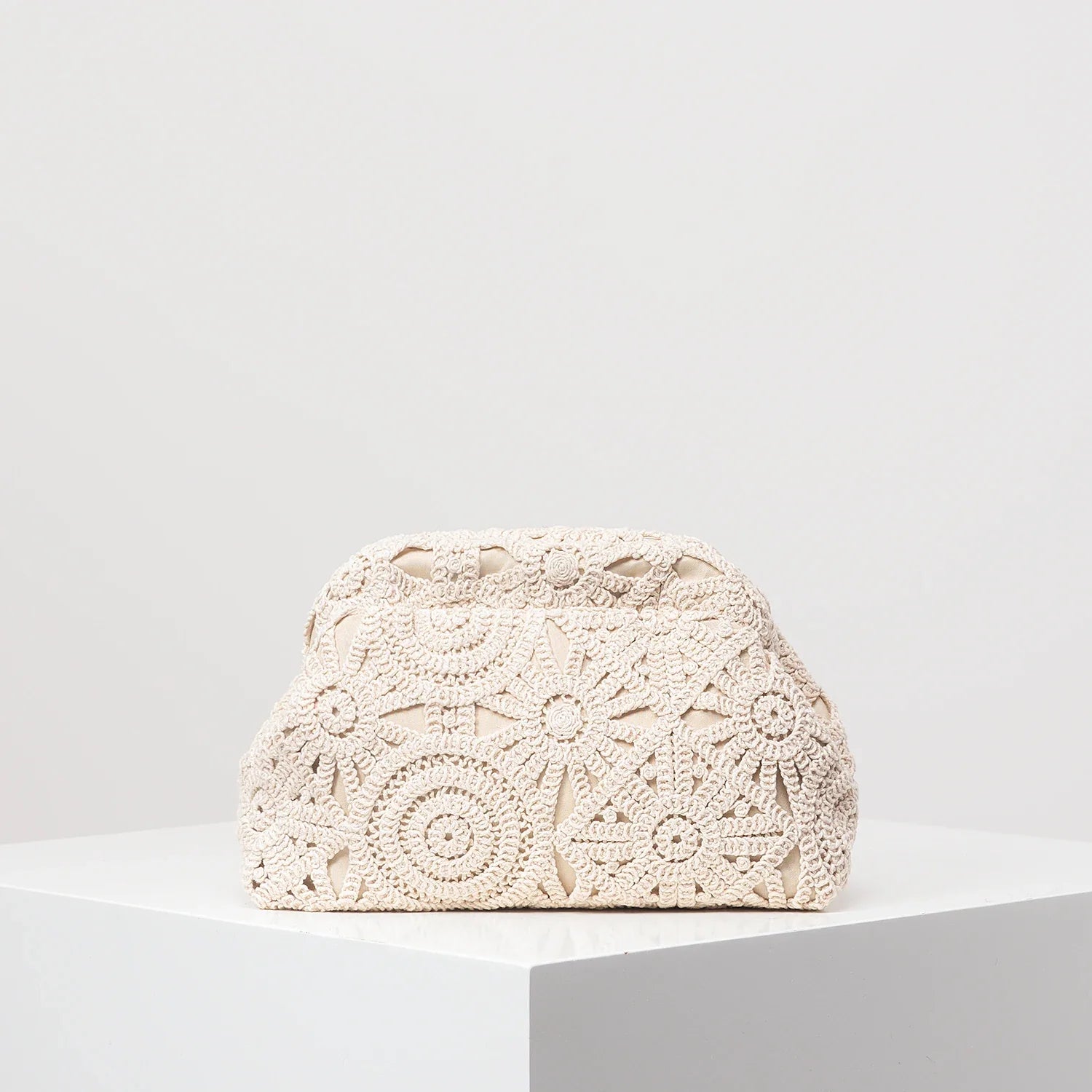 Bohemian Hollow Woven Casual Beach Wristlet