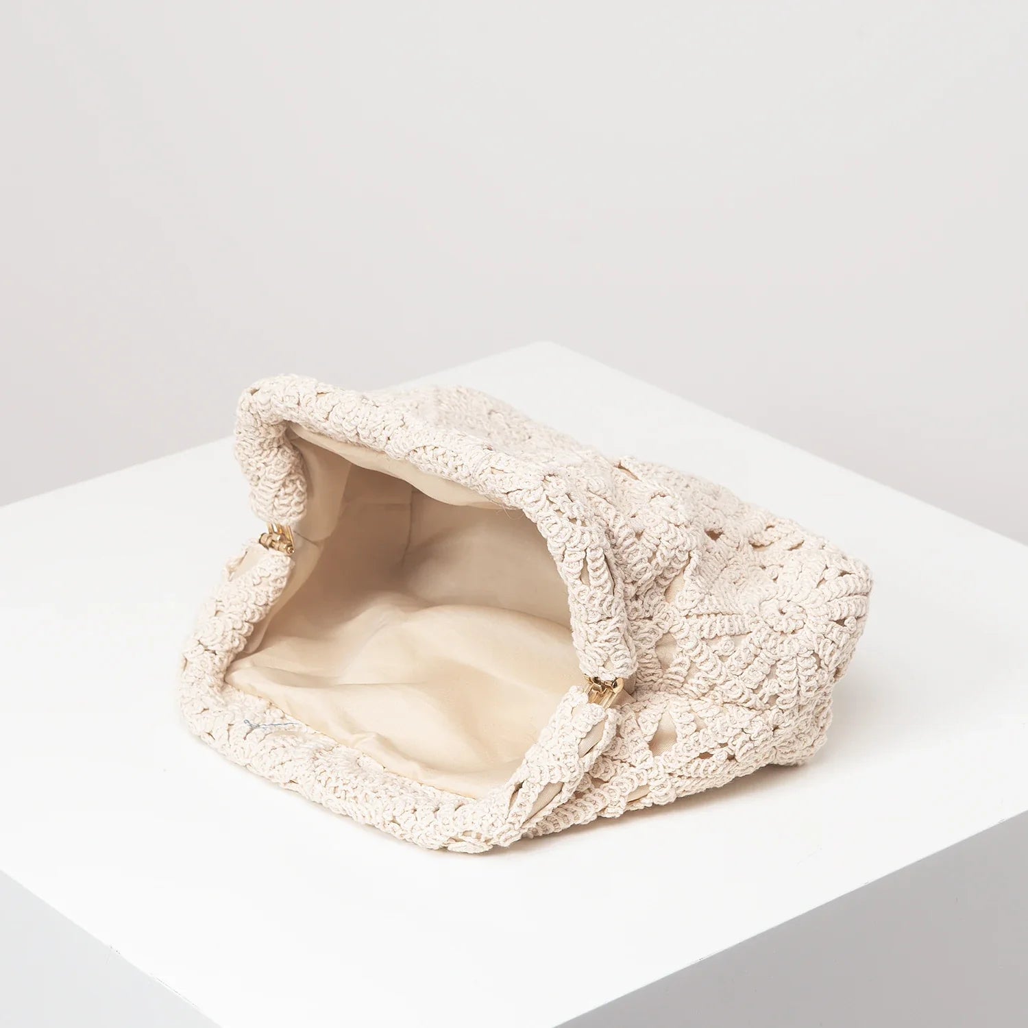 Bohemian Hollow Woven Casual Beach Wristlet