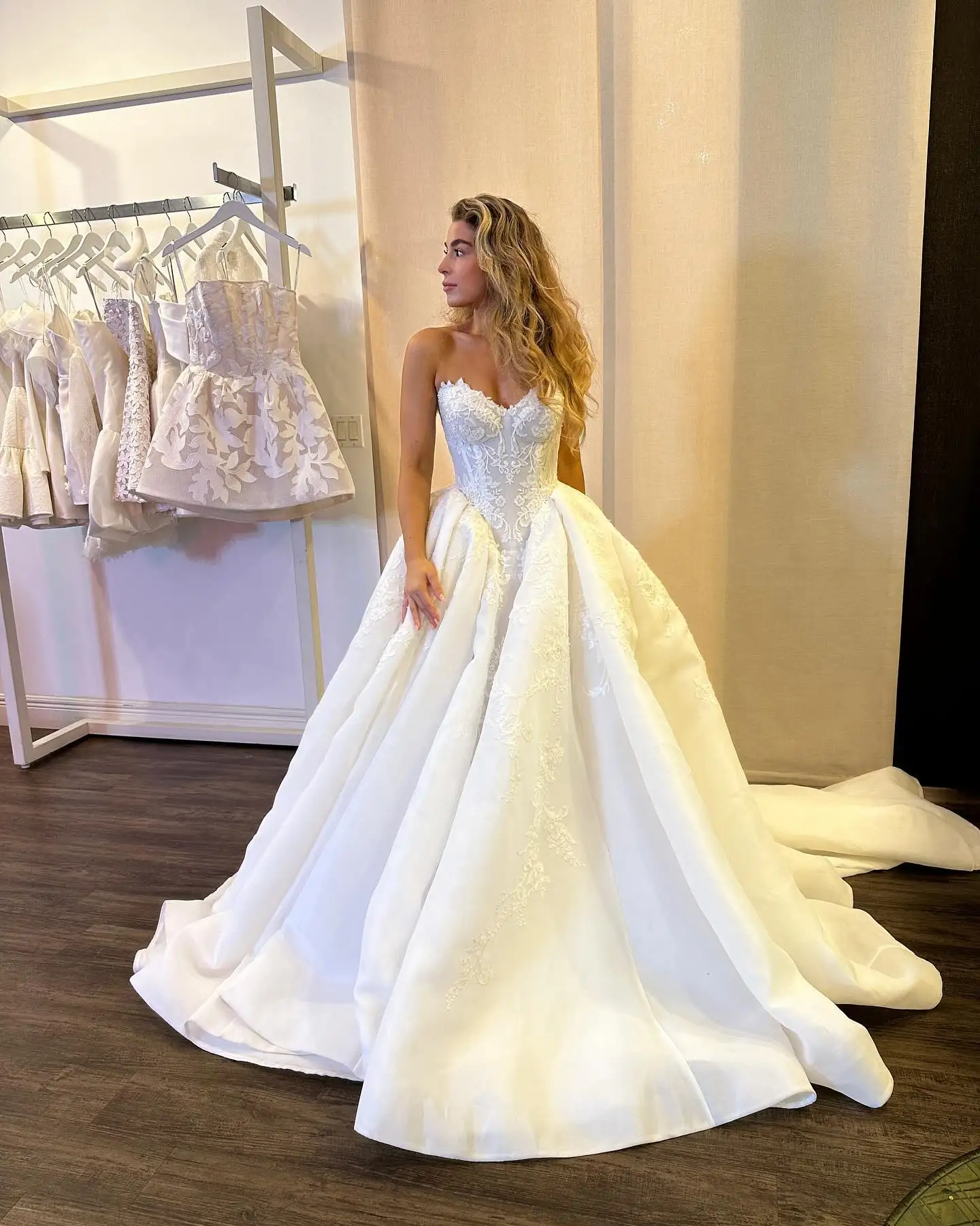 A-line Wedding Dress Sweetheart Bridal Gowns Lace Appliques Bride Dresses