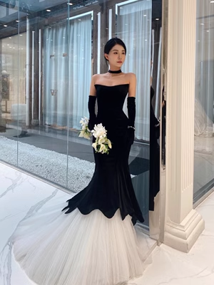 Luxury Mermaid Velvet Evening Dress Black Long Prom Dress With Gloves