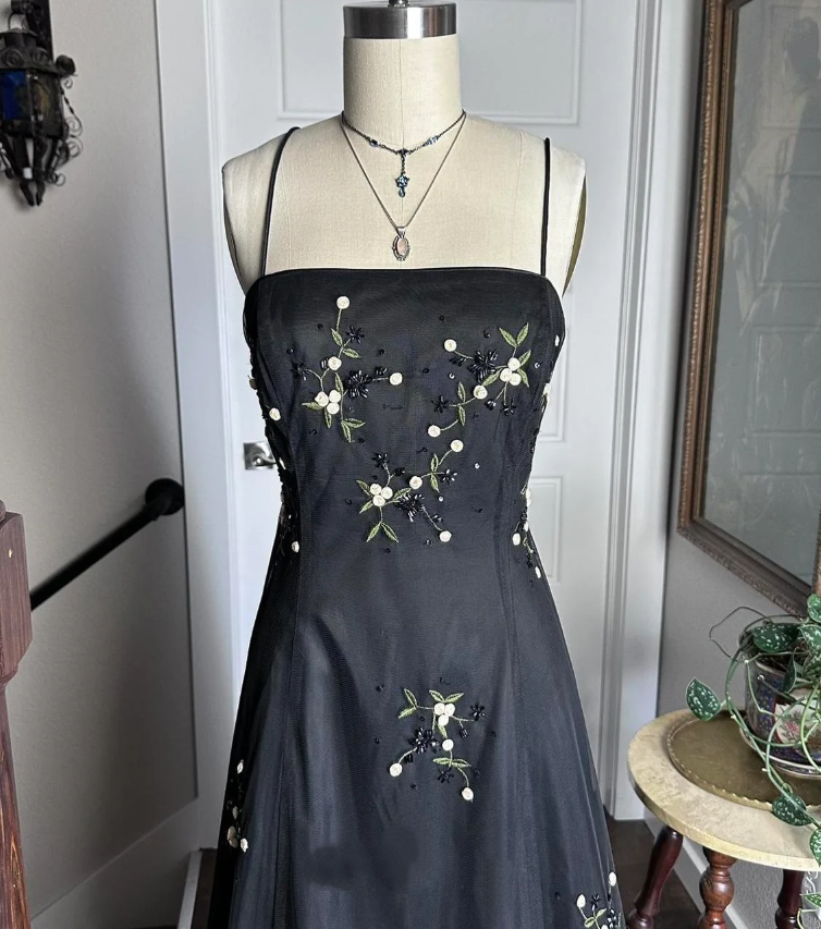 Chic Spaghetti Straps Black Satin Tulle Beaded A Line Birthday Prom Dress Long Party Dress D1689