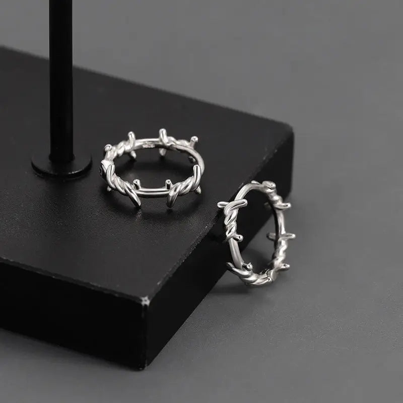 Shiny Thorns Circle Five-Pointed Star Earring