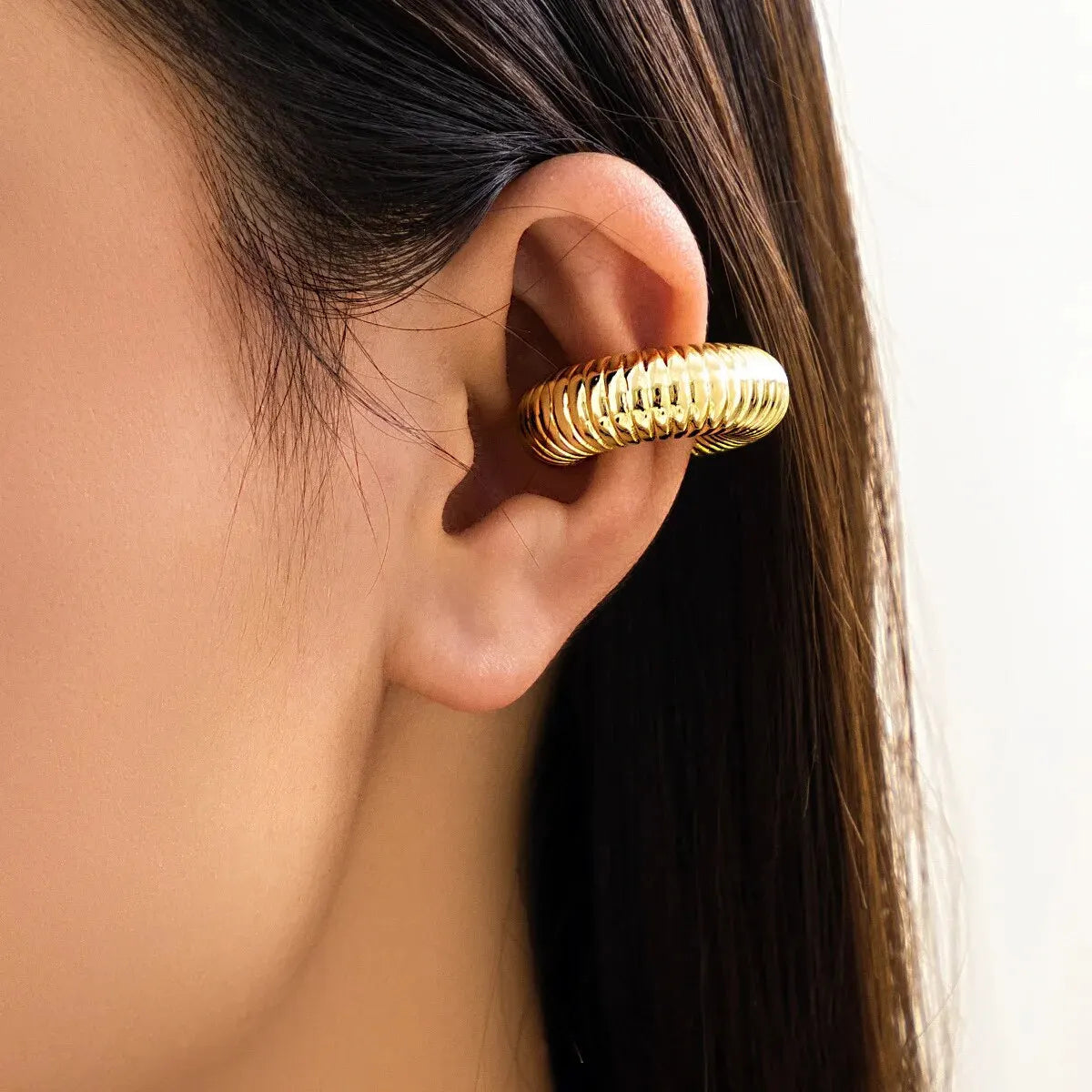 Dark Circular Shiny No Piercing Clip Earring