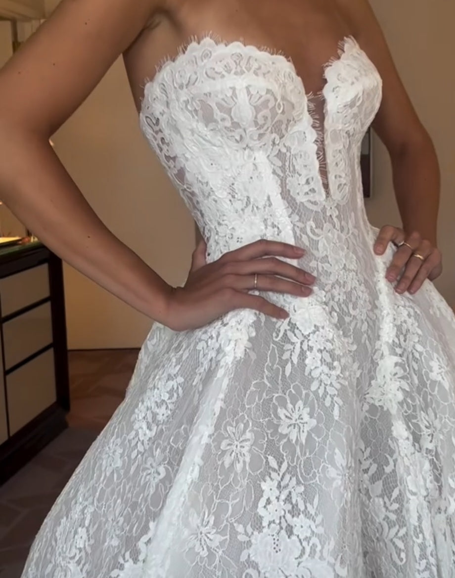 Lace Applique Wedding Dress Sweetheart Floor-Length A-Line Bride Gown Custom