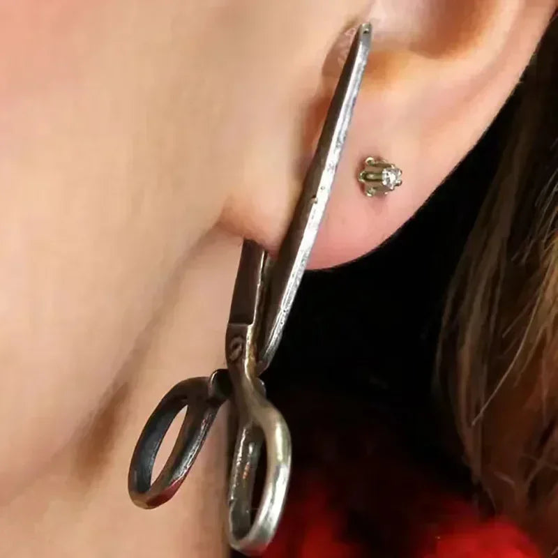 Rebellious Darts Chain Fringe Clip Stud Earring
