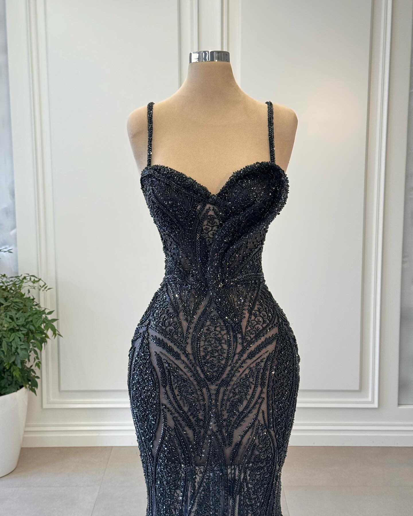 Spaghetti Straps Sweetheart Mermaid Sleeveless Floor-Length Lace Prom Dress with Beads Party Gowns